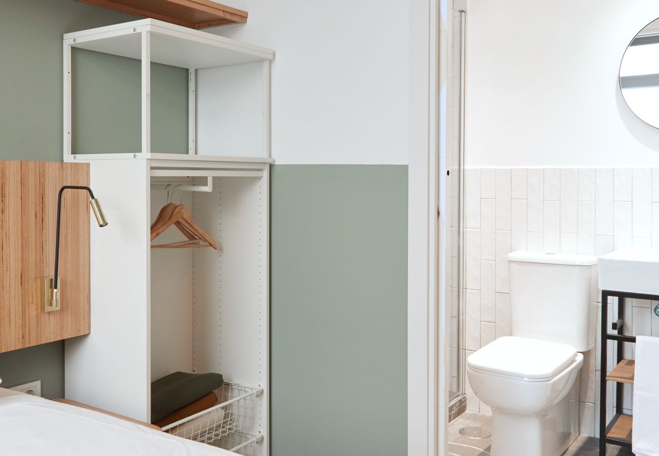 Alquiler por habitaciones en Madrid - Ola Living Hostal Tetuan 1