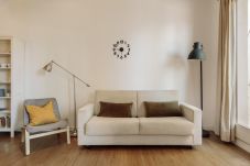 Ferienwohnung in Barcelona - OLA LIVING ST ANTONI 302