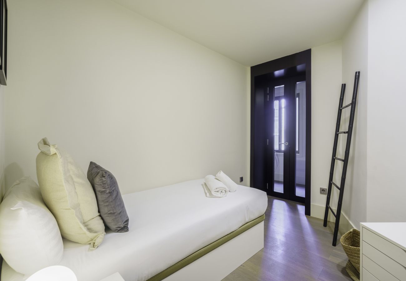 Apartment in Barcelona - OLA LIVING PASEO DE GRACIA 2