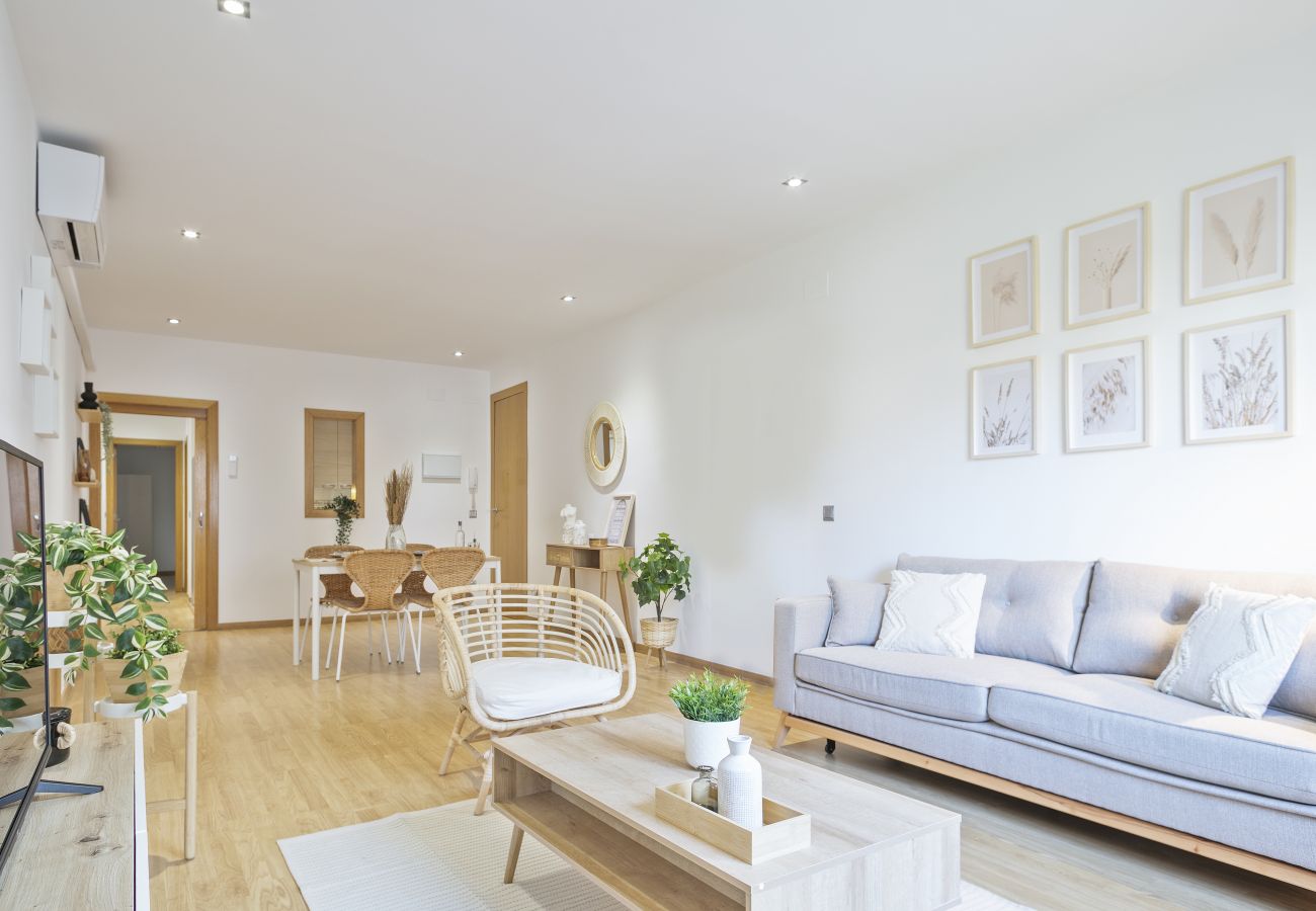 Apartment in Barcelona - OLA LIVING CONSELL DE CENT 7