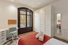 Rent by room in Barcelona - Balmes Twin con Balcón