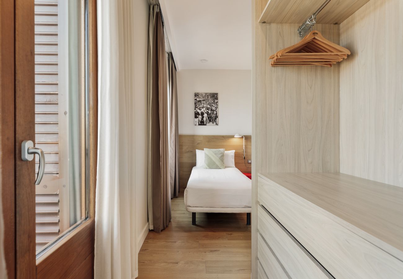 Apartamento em Barcelona - OLA LIVING BOQUERIA 1